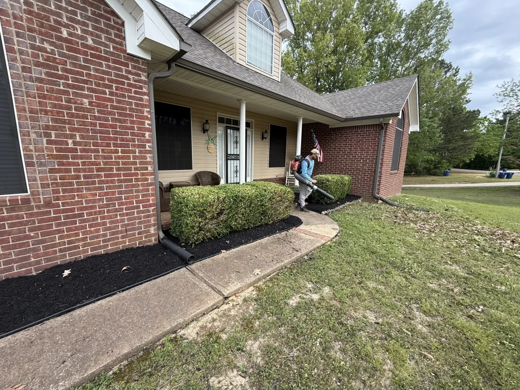 Bush Trimming Walls, MS